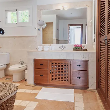 Villa Charming Andalusian-style Marbella